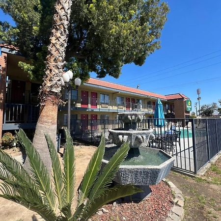 Fresno Inn Bagian luar foto