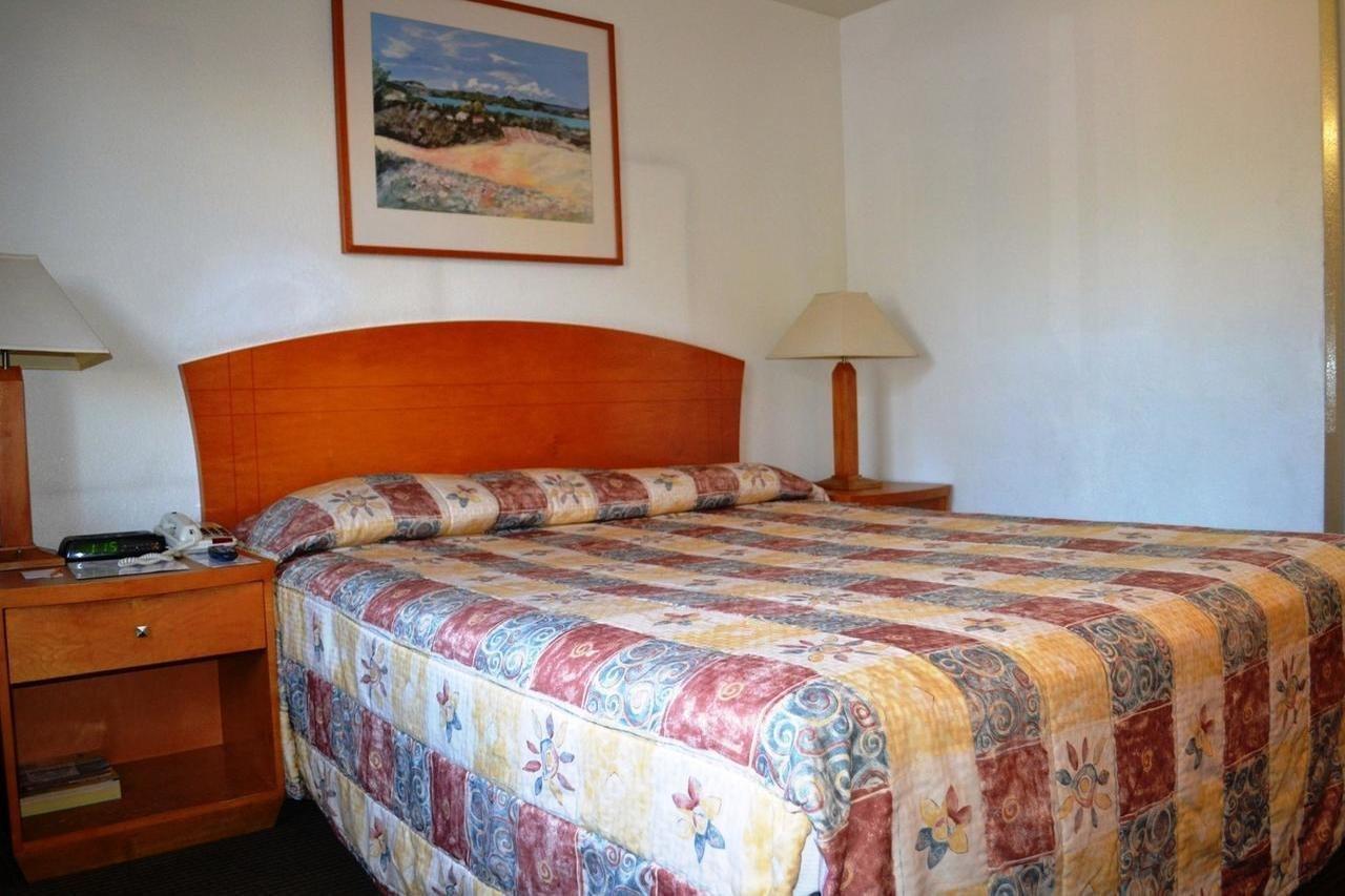 Fresno Inn Bagian luar foto