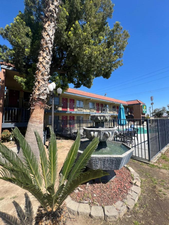 Fresno Inn Bagian luar foto