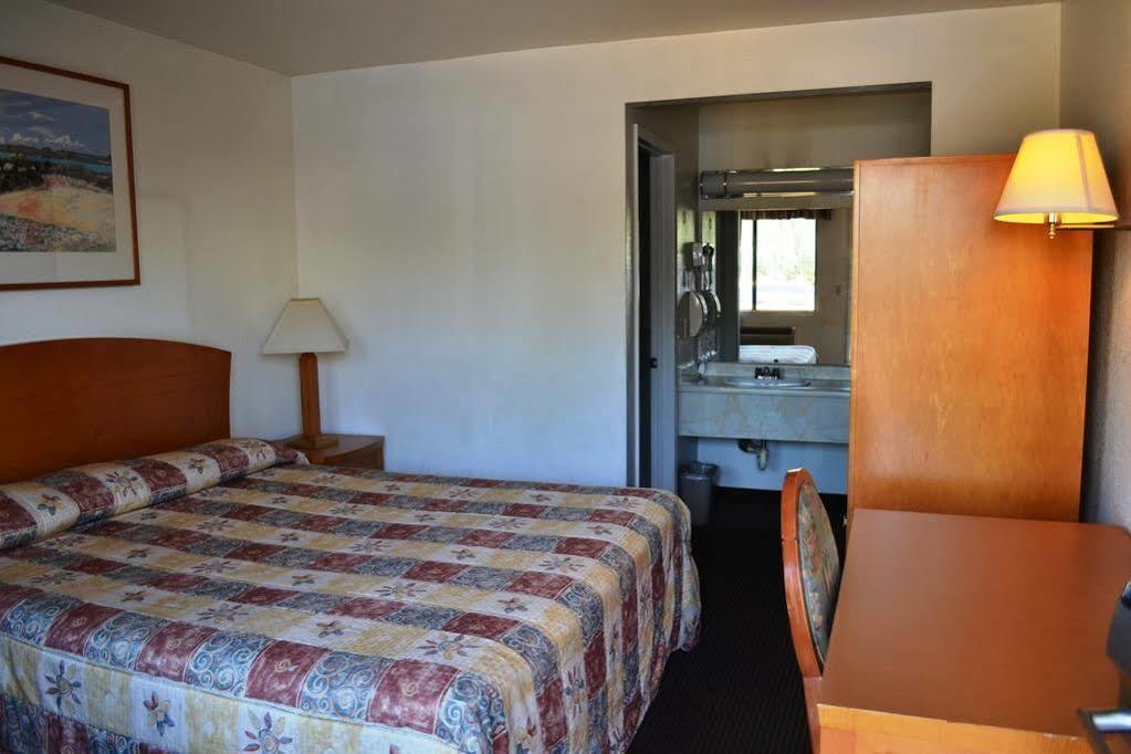 Fresno Inn Bagian luar foto